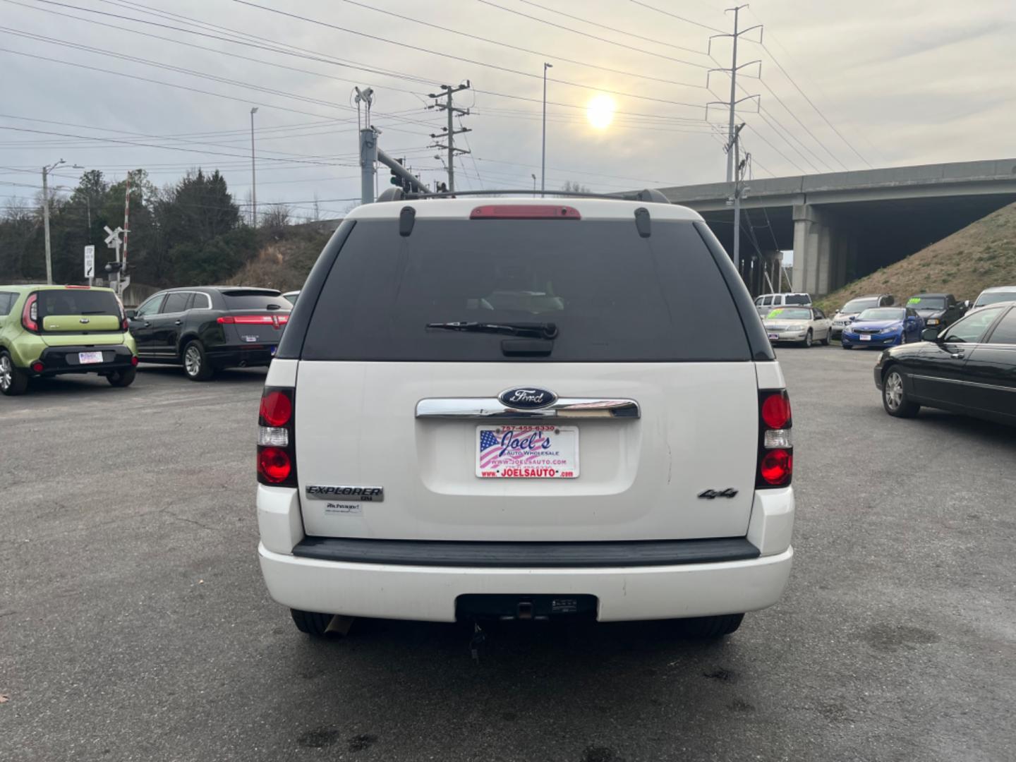 2009 WHITE Ford Explorer (1FMEU73E79U) with an 4.0 V6 engine, Automatic transmission, located at 5700 Curlew Drive, Norfolk, VA, 23502, (757) 455-6330, 36.841885, -76.209412 - Photo#6